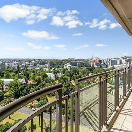 Bright One Bedroom Beauty With Balcony And Unbeatable Views Оукланд Екстериор снимка