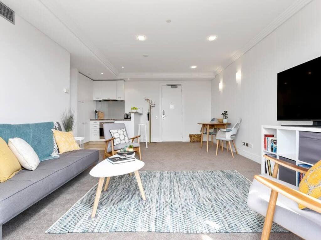 Bright One Bedroom Beauty With Balcony And Unbeatable Views Оукланд Екстериор снимка