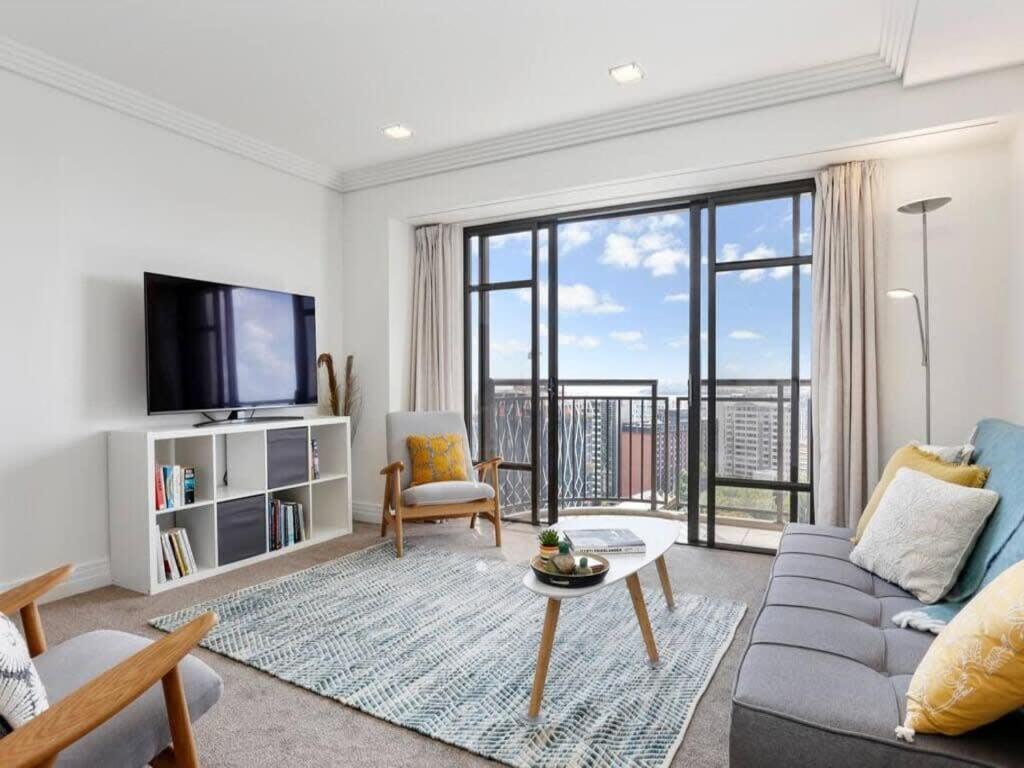 Bright One Bedroom Beauty With Balcony And Unbeatable Views Оукланд Екстериор снимка